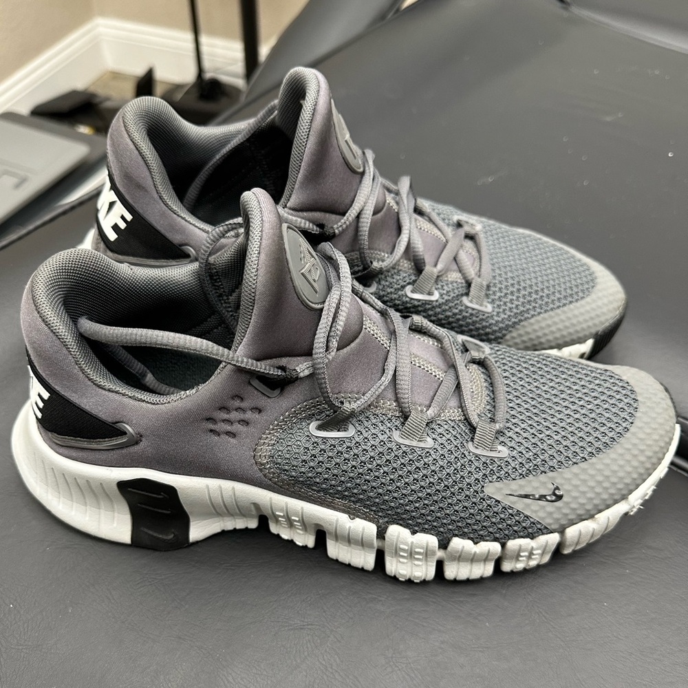Nike Metcon 4 - Like new!!